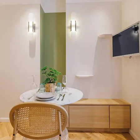 Modern -2p- Near Montmartre *