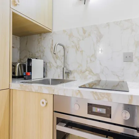 Modern -2p- Near Montmartre Paris