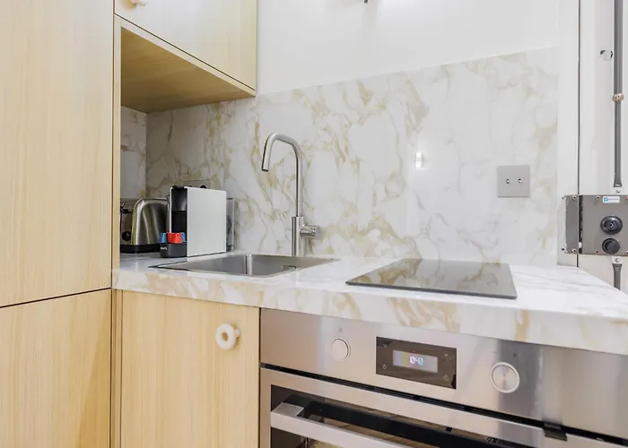 Modern -2p- Near Montmartre Paris